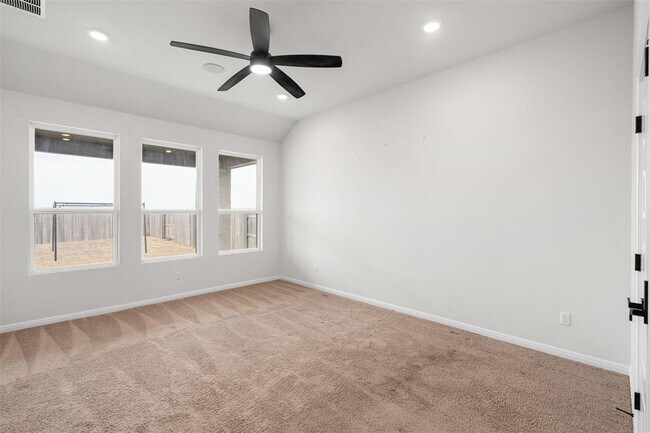 Building Photo - 2516 Walking Y Rd