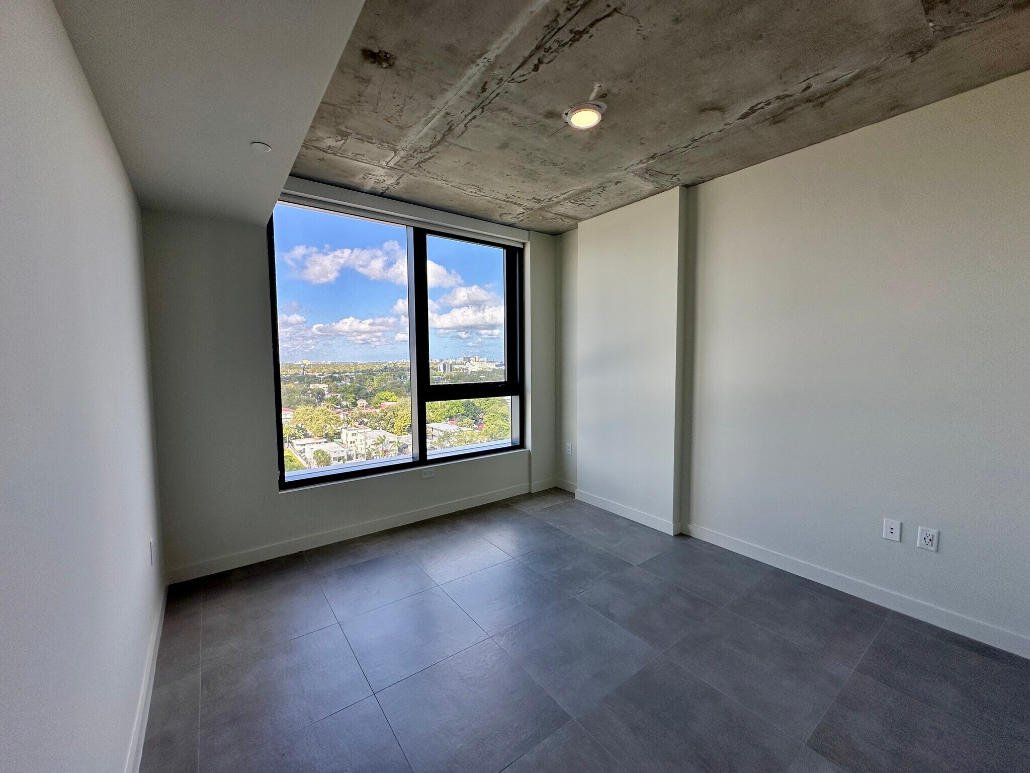 Building Photo - 321 NW 31st St