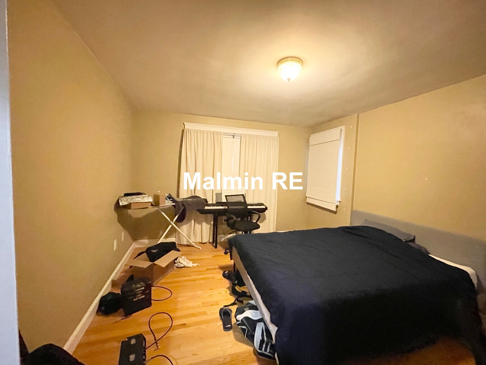 Building Photo - 27 Iroquois St