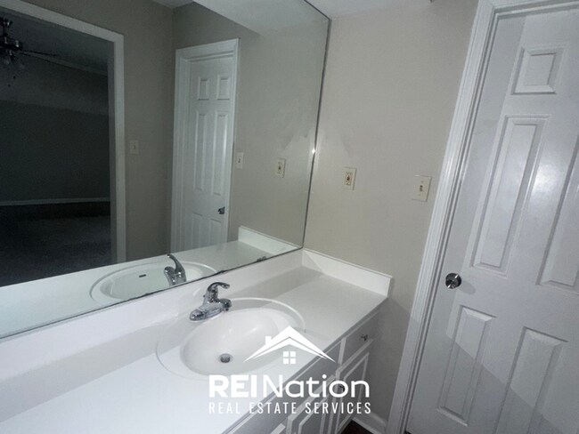 Building Photo - CORDOVA SHOWSTOPPER! Massive 4BR/3BA w/ Deck, Detached Garage & Porch!