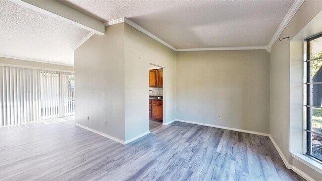 Building Photo - 1008 Wake Dr