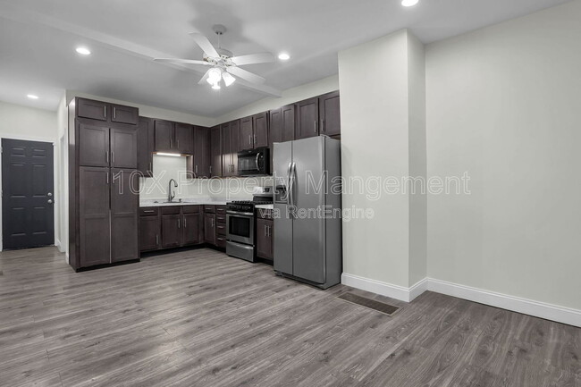 Building Photo - 907 Scott St