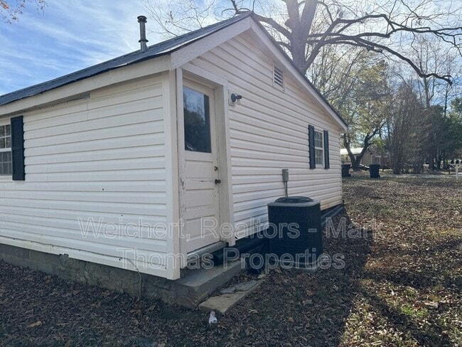 Building Photo - 1403 Elm St