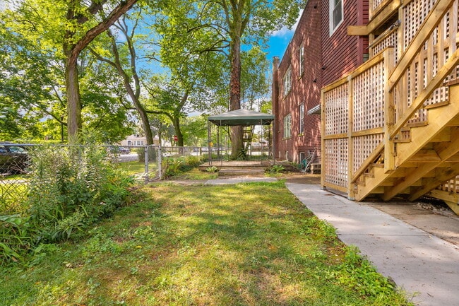 Building Photo - 1701 Dempster St