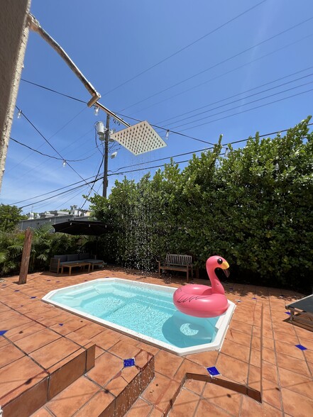 Mini Pool (Size 6' x 9' , Depth 2'- 4') & Outdoor Shower. Professional Maintained Weekly - 1328 SW 21st Ter