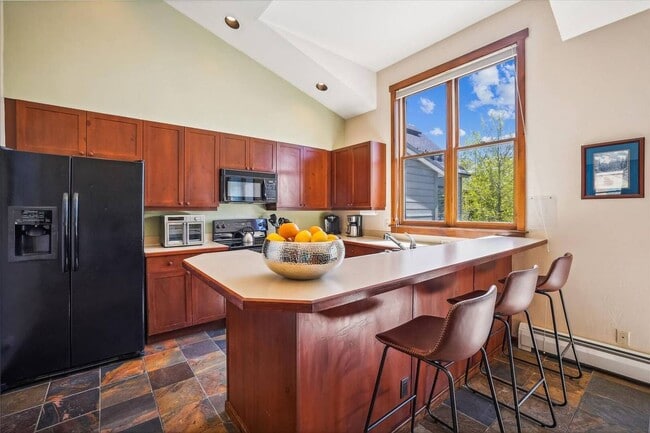 Building Photo - Walk to Main Street and the Slopes! Amenities Abound! Heat Included! Garage!