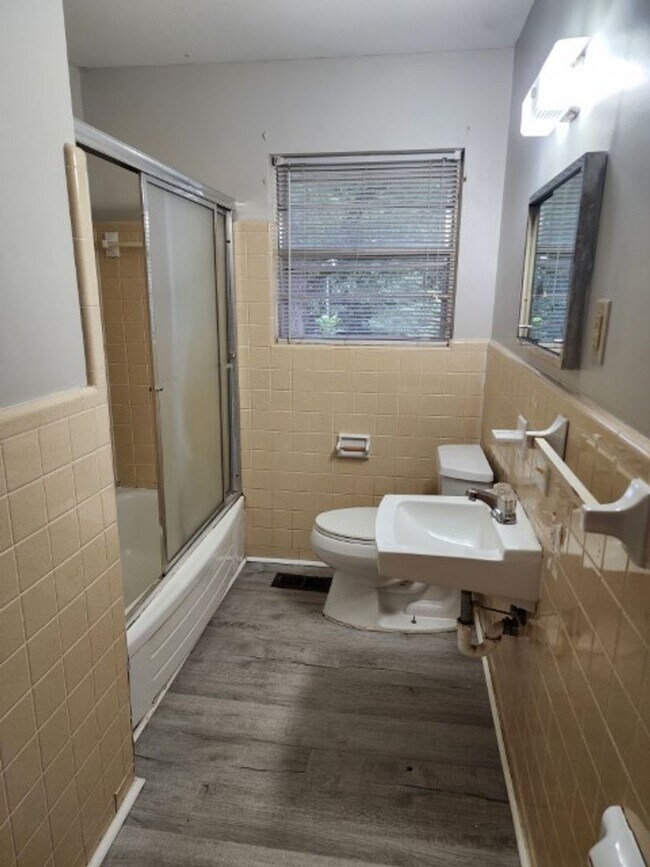 Building Photo - 7 Cliffwood Cir