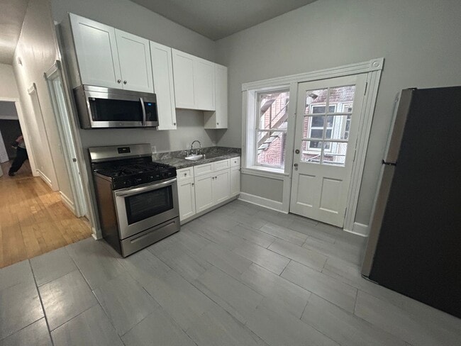 Primary Photo - 520 E King St