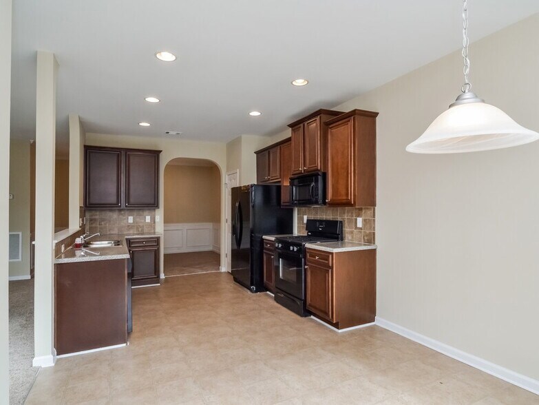 Building Photo - 180 Stephens Mill Dr