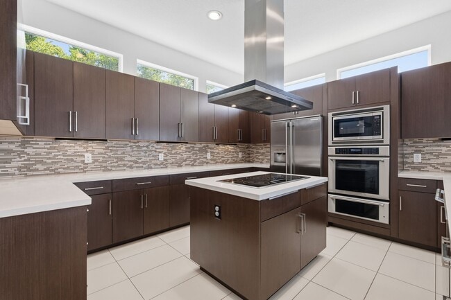 Building Photo - 7239 Laguna Villas