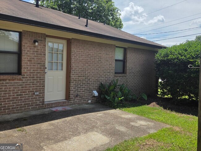 Building Photo - 8437 Pineland Dr