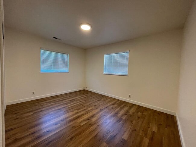 Building Photo - 623 Salberg Ave