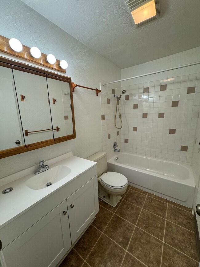 Building Photo - 401 N Mumford St