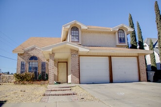 Building Photo - SPACIOUS EASTSIDE HOME