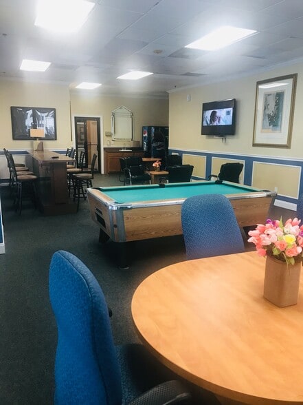 Building Photo - 311 W Ashley St