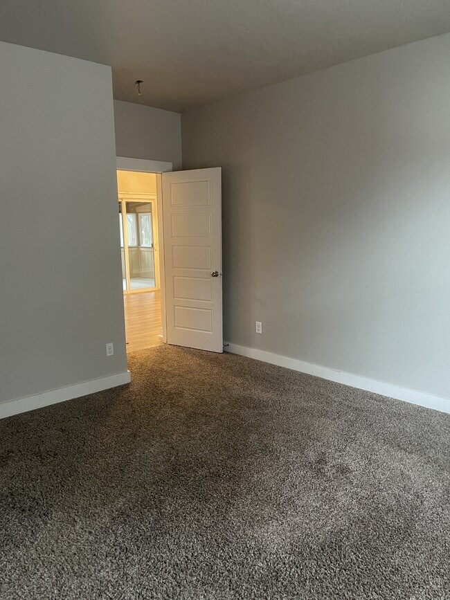 Building Photo - 447 N Baxter Way