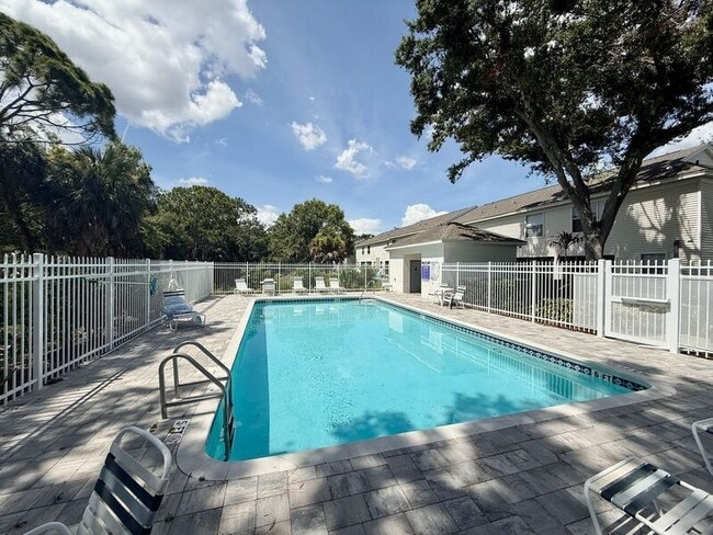 Building Photo - 13706 Forest Lake Dr