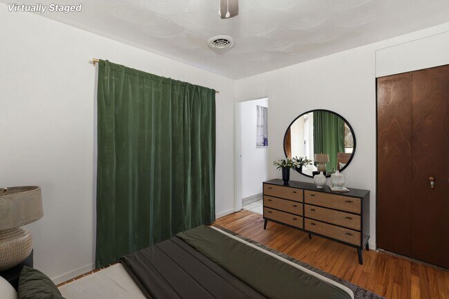 Building Photo - 3 Bedroom House with Huge Backyard!