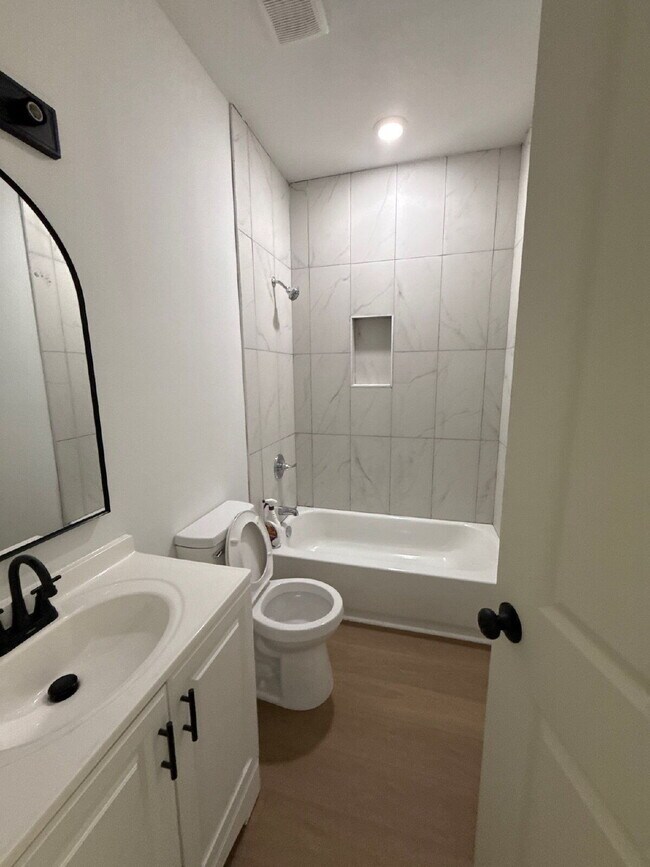 Building Photo - Fully Renovated Spacious 3BR in South Memphis – Section 8 Welcome