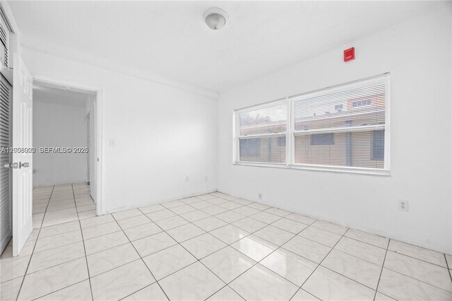 Building Photo - 2072 NE 169th St