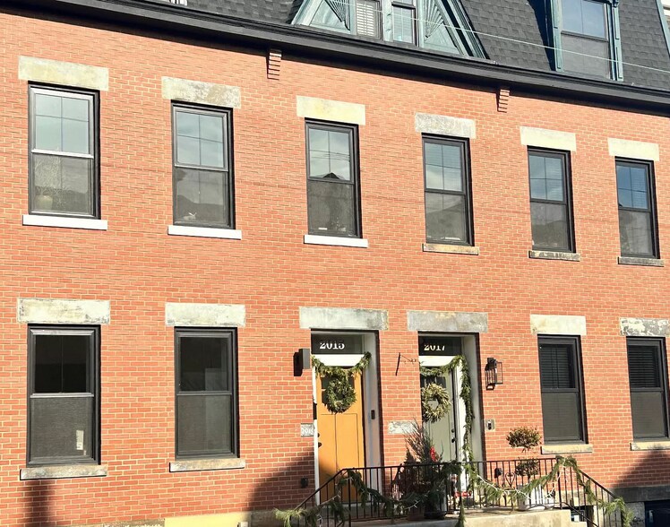 Building Photo - 2015 Forbes Ave