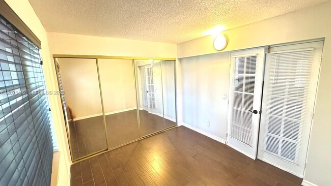 Building Photo - 2736 Carnation Ct