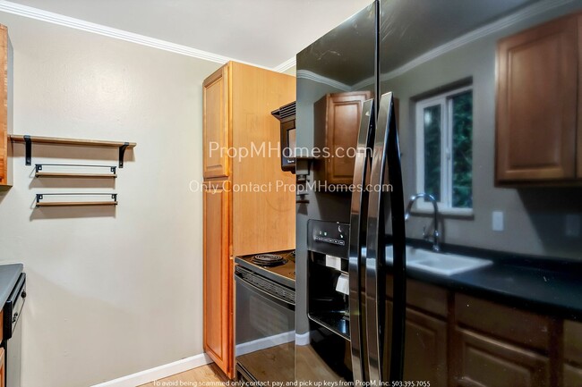 Building Photo - Stylish Two Bedroom Condo In West Linn! Mo...