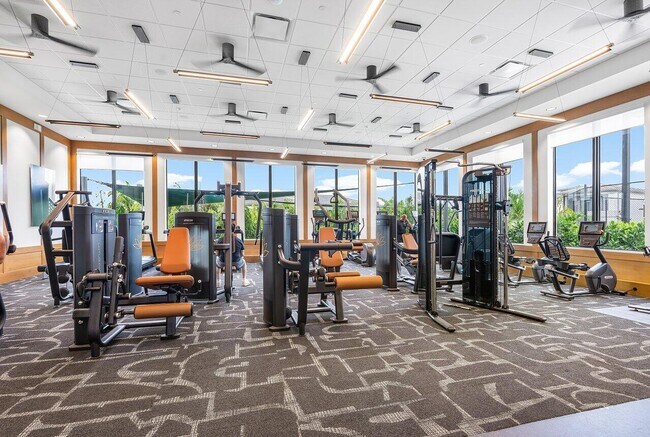 Building Photo - 8330 Essex Country Clb Dr