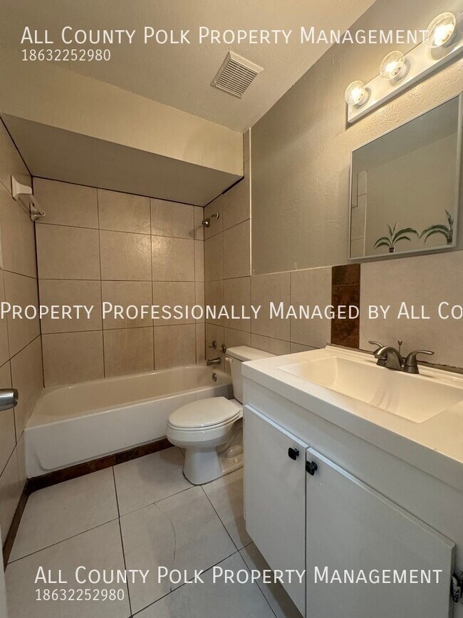 Building Photo - Spacious & Affordable! Lakeland 2 Bedroom ...