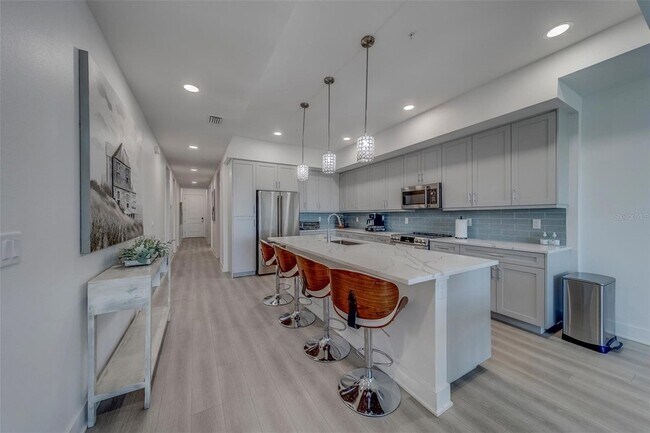 Building Photo - 400 150th Ave