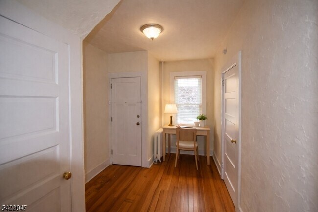 Building Photo - 17 Mountain View Pl