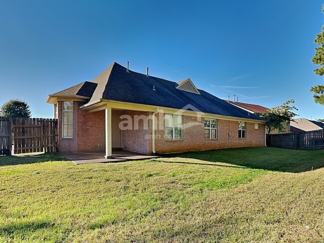 Building Photo - 4946 Rivercrest Ln