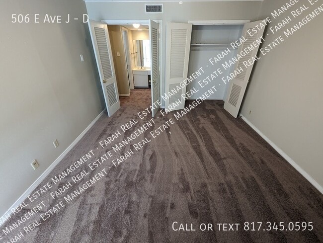 Building Photo - 506 E Avenue J