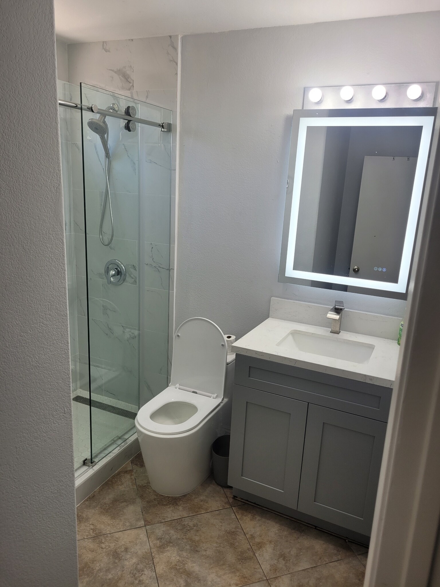 Building Photo - 18885 Oakview Way