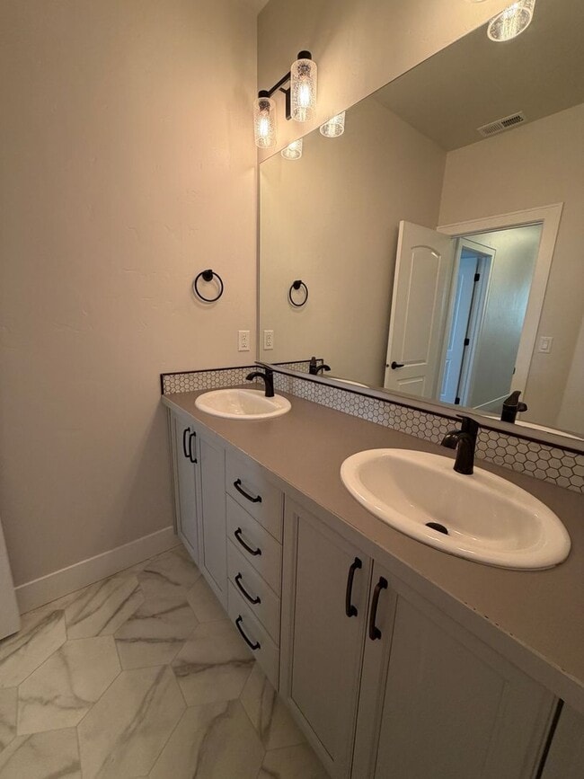 Building Photo - South Meridian Beautiful 4-Bedroom Home with a 3-Car Garage