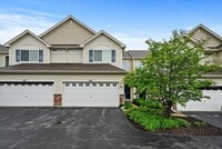 Building Photo - 2-bed/2.5-bath Townhouse in Round Lake