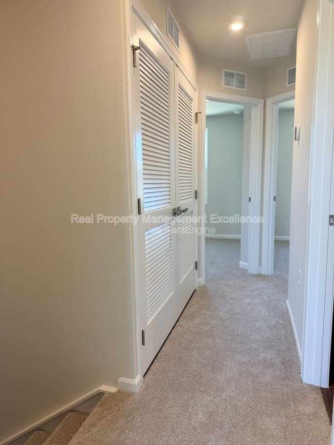 Building Photo - 372 Grand Silo Rd