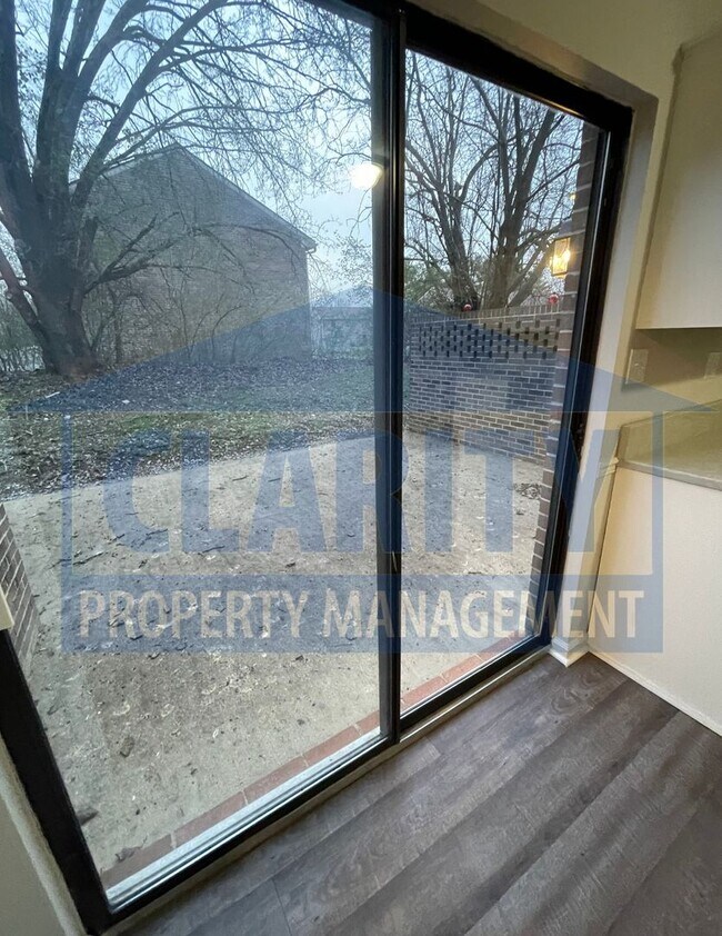 Building Photo - Excellent CLEVELAND NW location!
