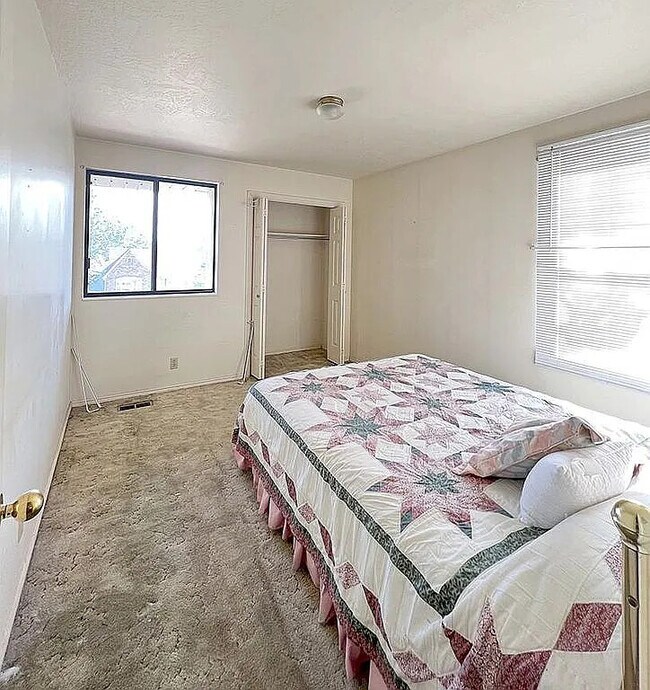 Building Photo - 1213 Charlton Ave