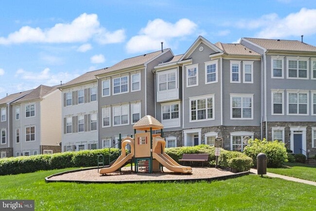Building Photo - 21764 Dragons Green Square