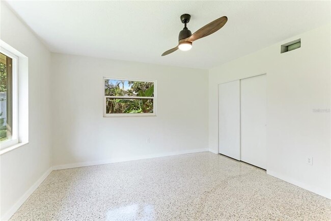Building Photo - 2618 Valencia Dr