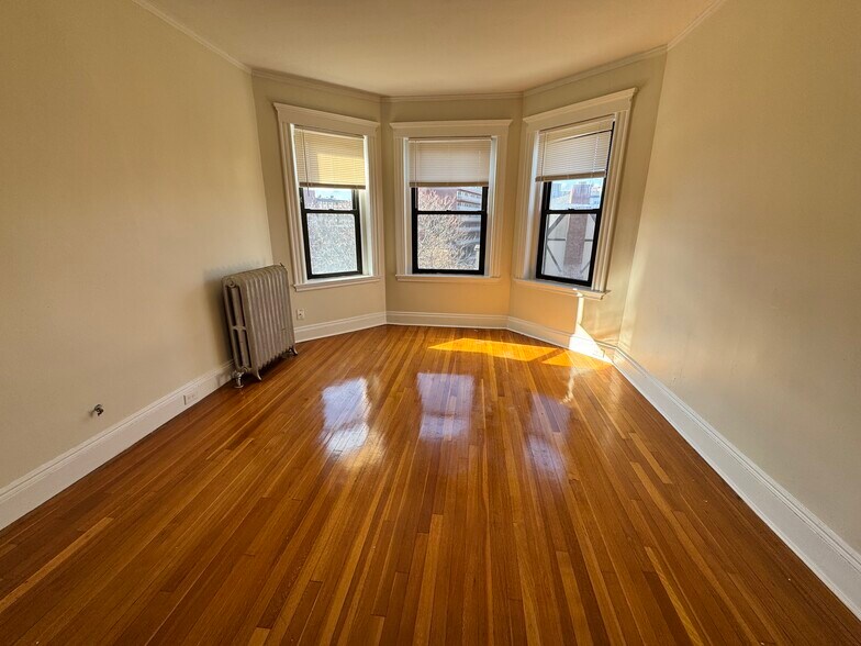 Building Photo - 19 Washington St S