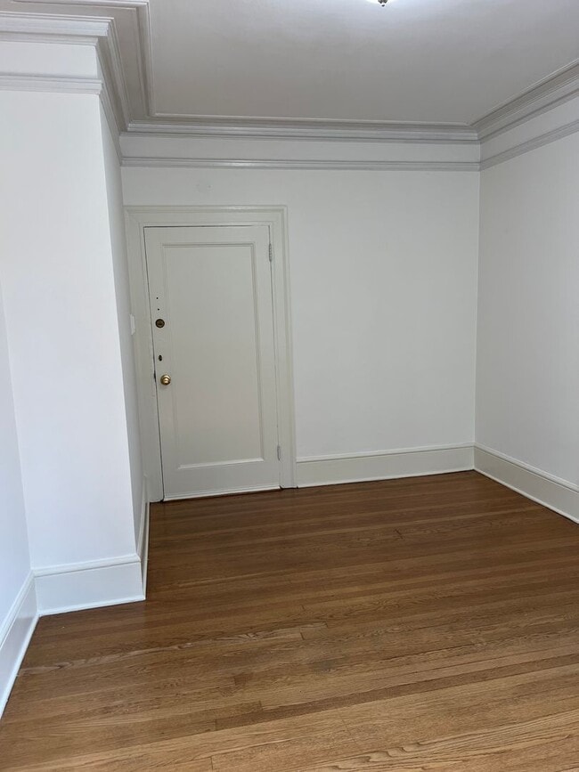 Building Photo - Brand new Studio near Downtown