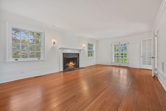Building Photo - 90 Greenacres Ave