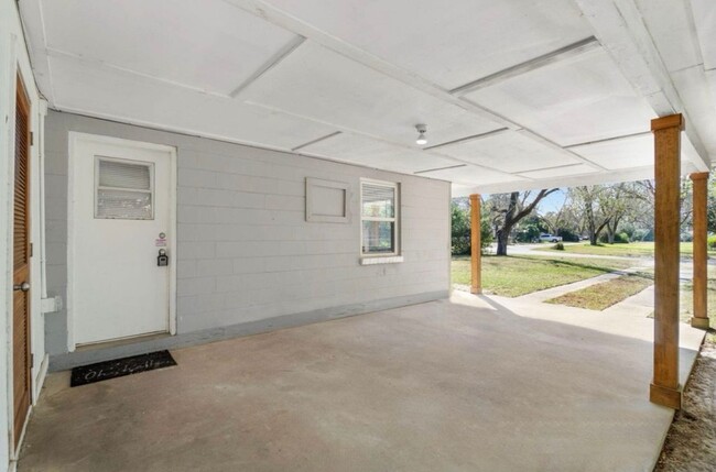 Building Photo - Charming 3-Bedroom Home in Pensacola!