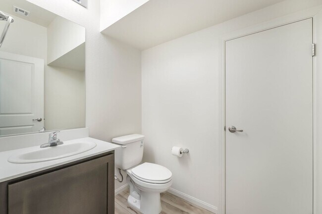 Building Photo - GORGEOUS BRAND NEW 4 BEDROOM HOME FOR LEASE!