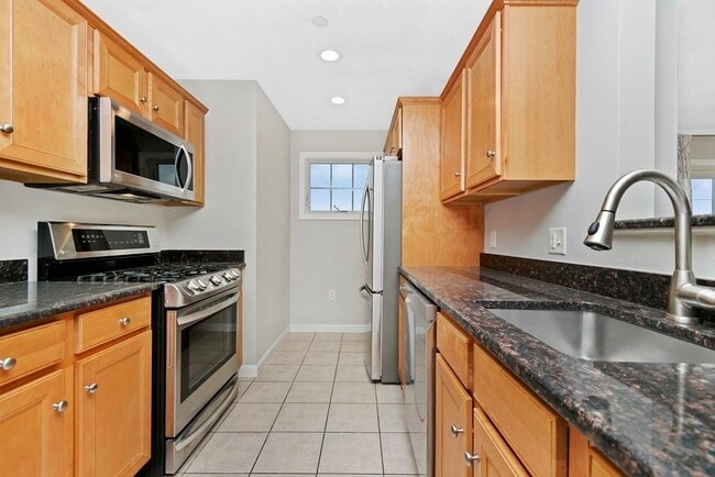 Building Photo - 260 Main St