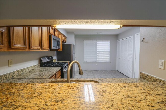 Building Photo - 1546 Ridgebriar Dr