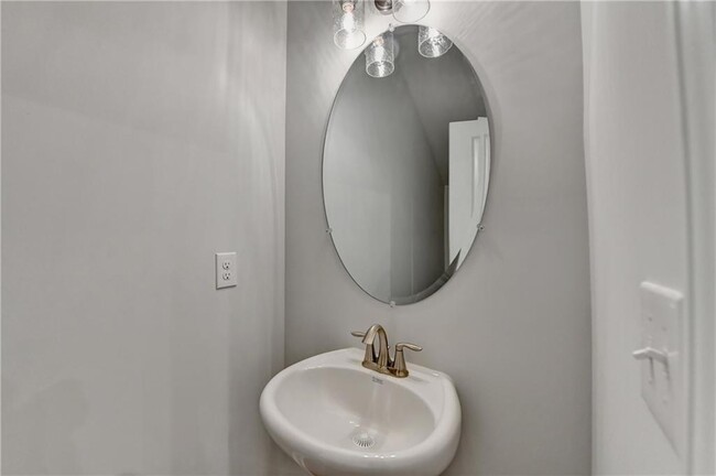 Building Photo - 204 Holsten Ln