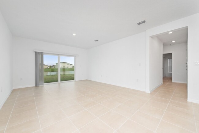 Building Photo - 4 Bedroom/2 Bath Home with WaterView in St...